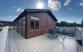 Chestnut Lodge With Hot Tub